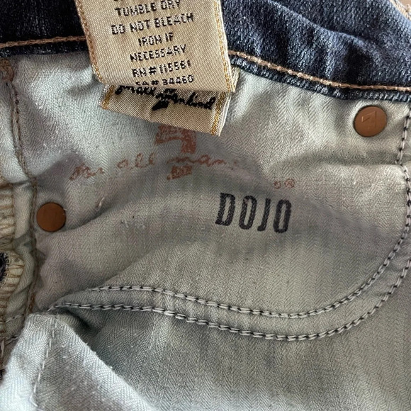 7 For All Mankind DOJO medium wash shorts size 29 - Picture 8 of 9